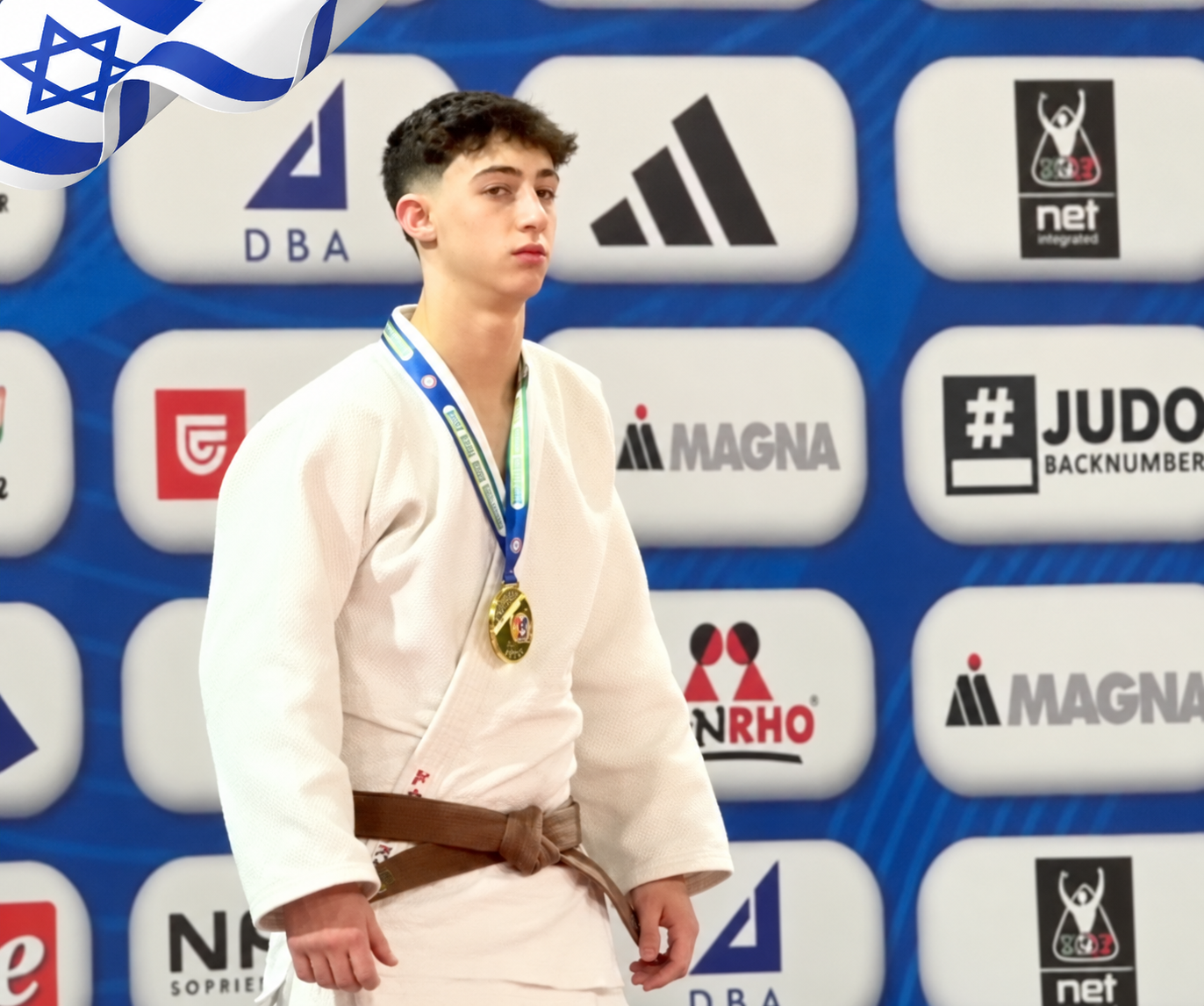 תום דוברובסקי עם מדליית הזהב בגביע אירופה לקדטים ברומא